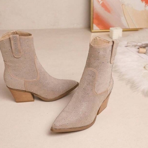 Elegant Beige Ankle Boots - Picture 5 of 8